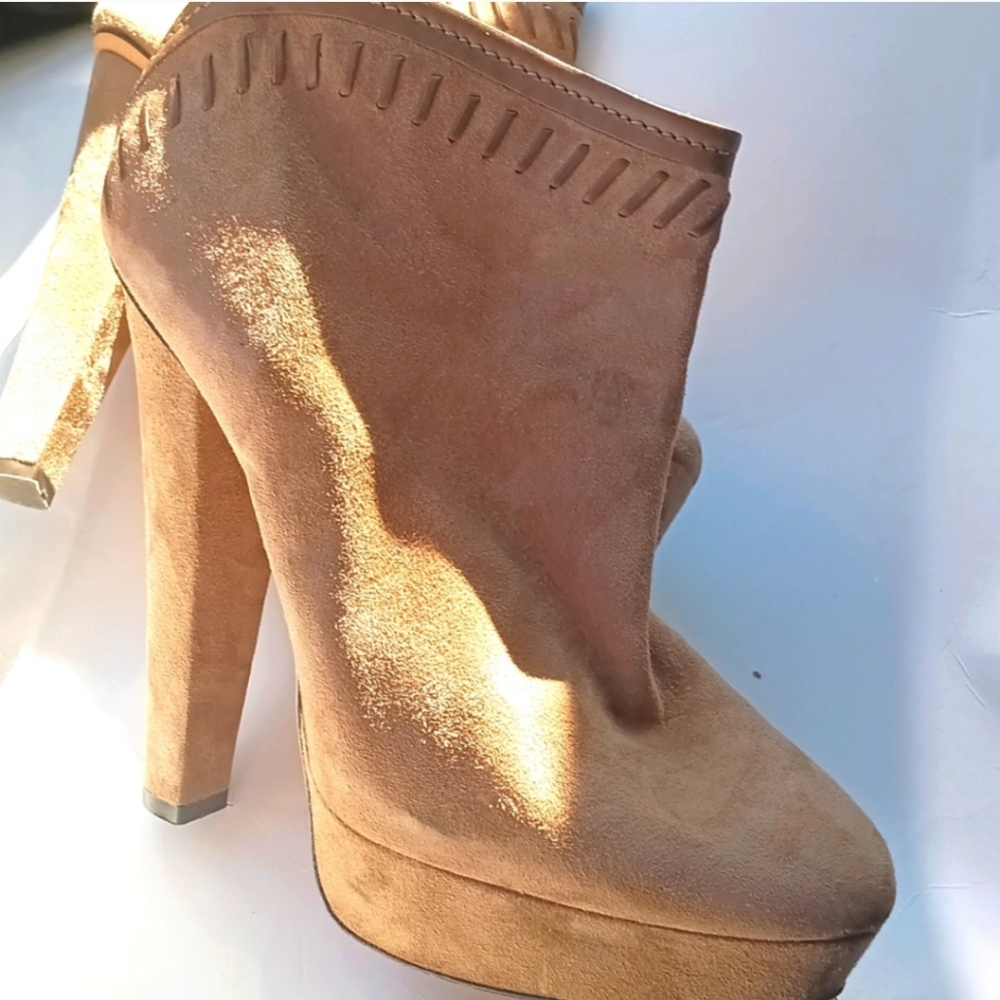 Jimmy Choo Elegant Women's Suede Heels Shoes